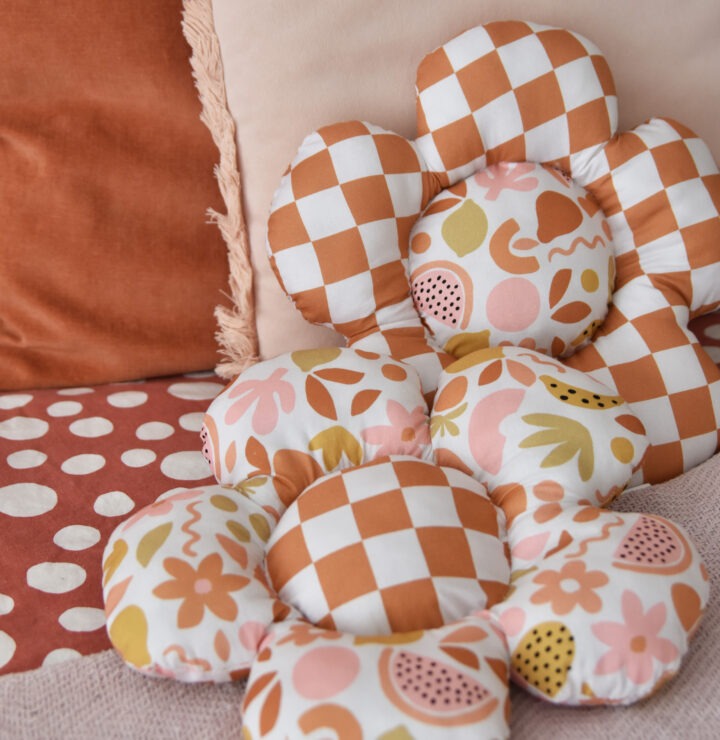 Free Pattern_Daisy Cushion2